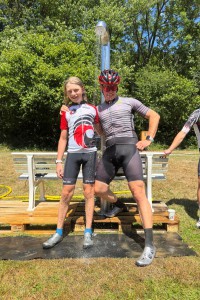 Silas und Thorsten unter der Dusche